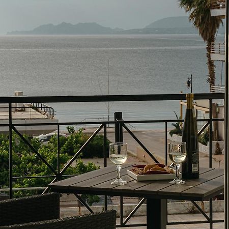 Sea View Apartment "Elise" Loutraki  Bagian luar foto