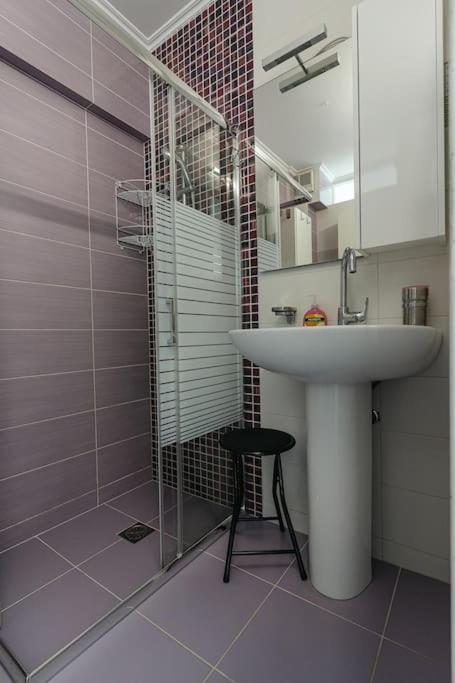 Sea View Apartment "Elise" Loutraki  Bagian luar foto