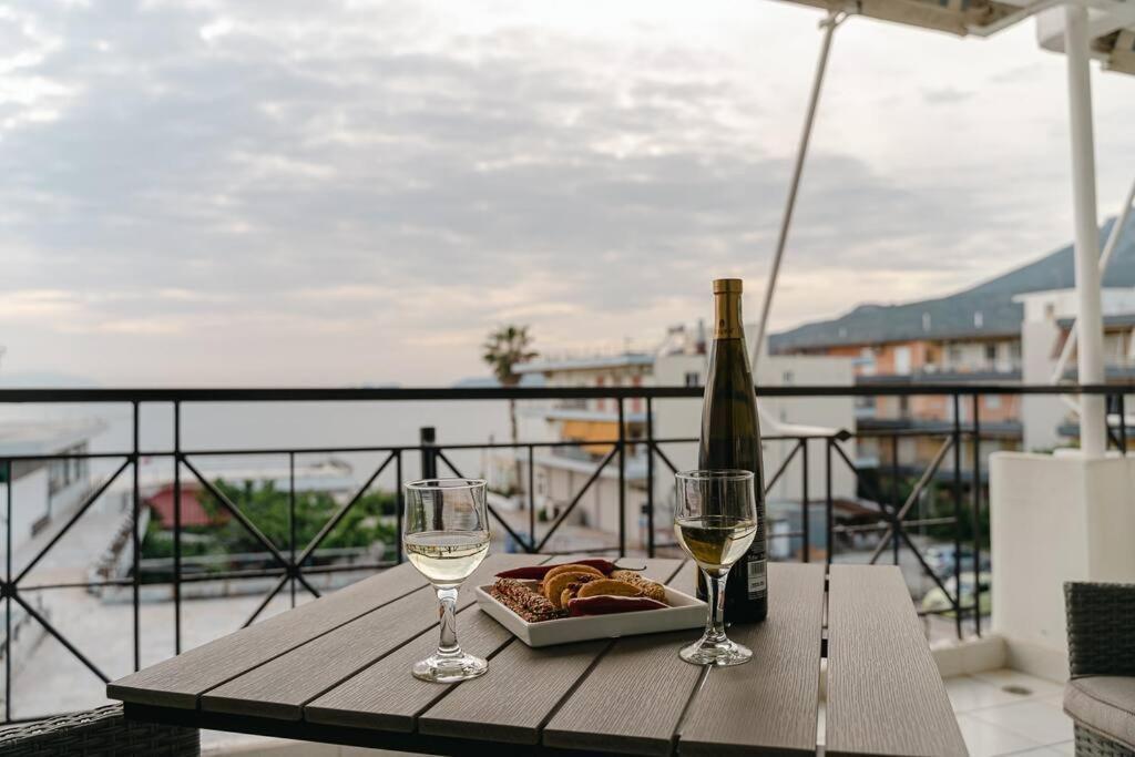 Sea View Apartment "Elise" Loutraki  Bagian luar foto