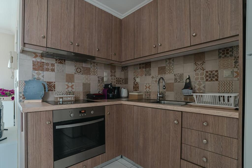 Sea View Apartment "Elise" Loutraki  Bagian luar foto